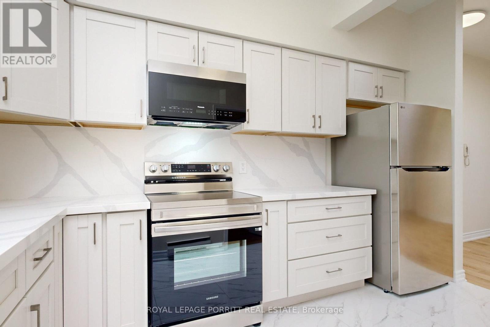 












2 - 3519 LAKE SHORE BOULEVARD W

,
Toronto,




Ontario
M8W1N5

