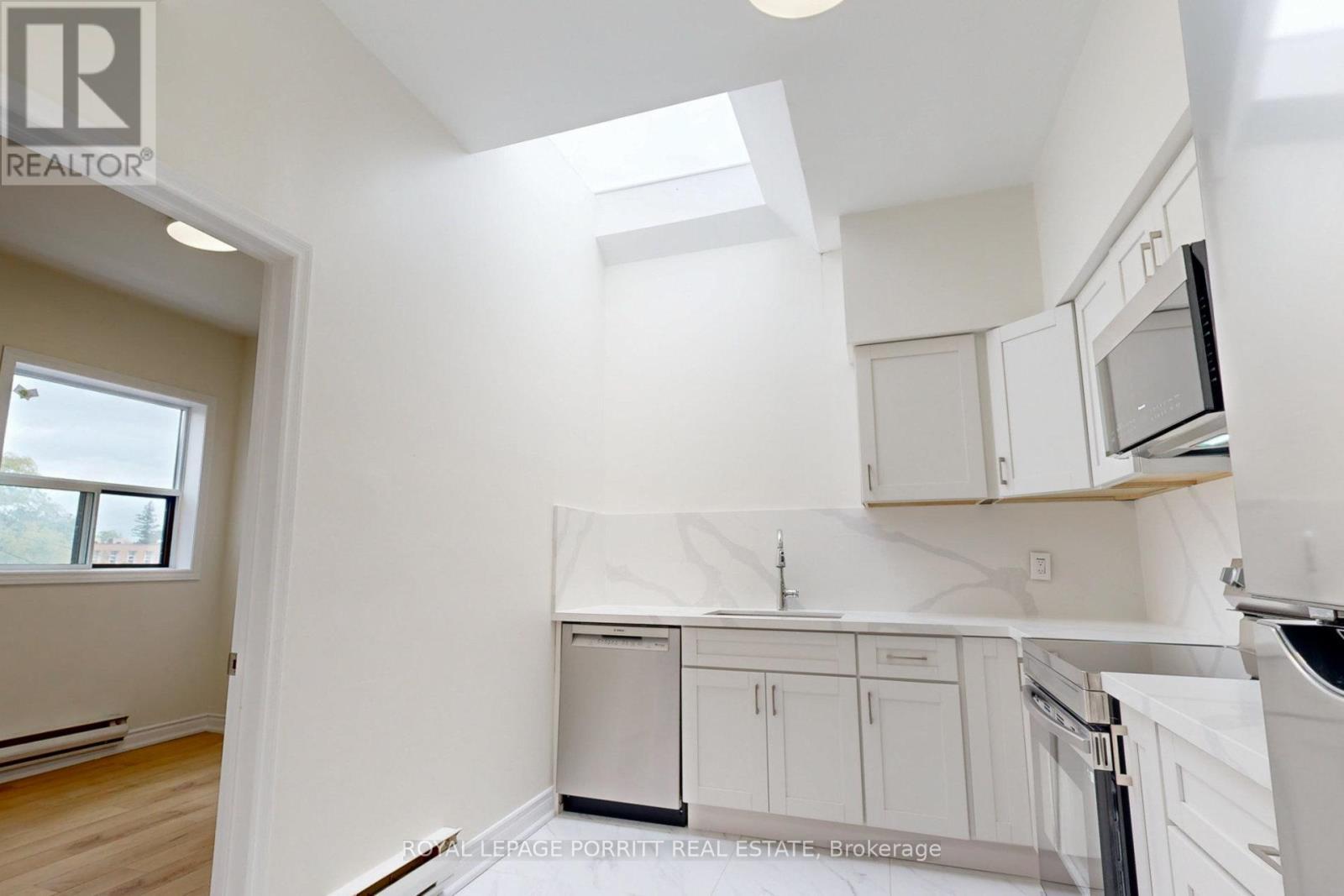 












2 - 3519 LAKE SHORE BOULEVARD W

,
Toronto,




Ontario
M8W1N5

