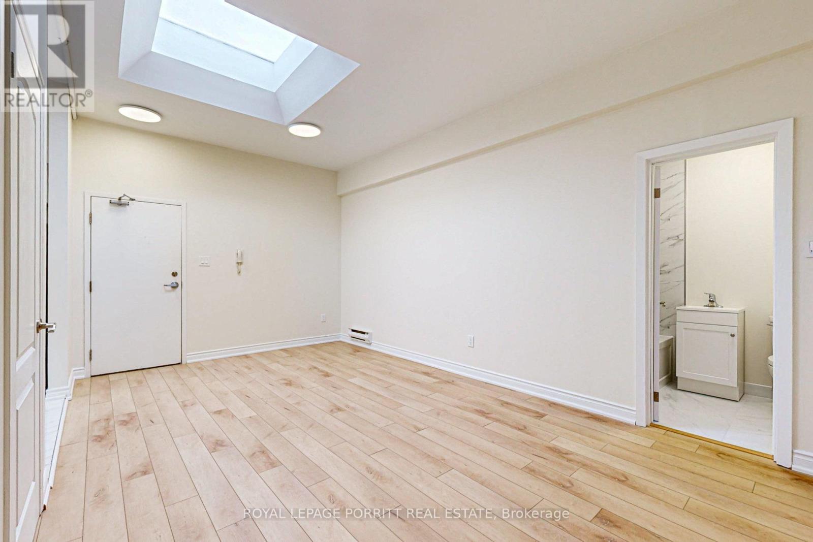 












2 - 3519 LAKE SHORE BOULEVARD W

,
Toronto,




Ontario
M8W1N5

