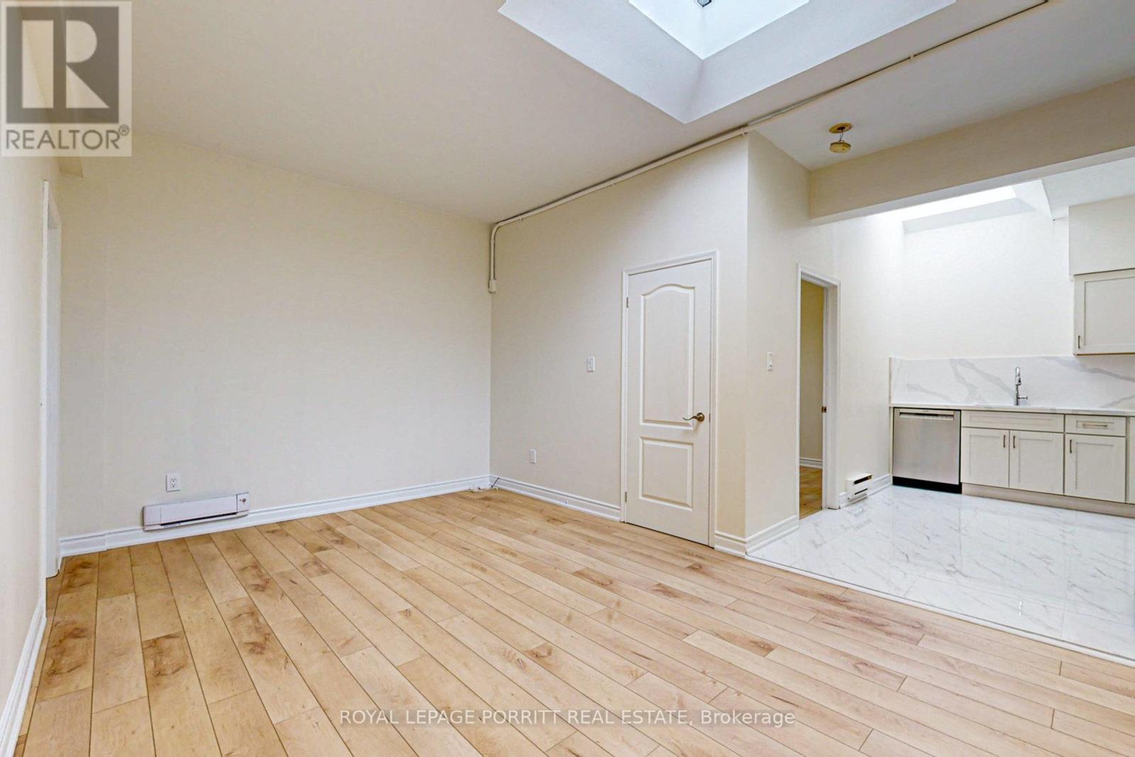 












2 - 3519 LAKE SHORE BOULEVARD W

,
Toronto,




Ontario
M8W1N5

