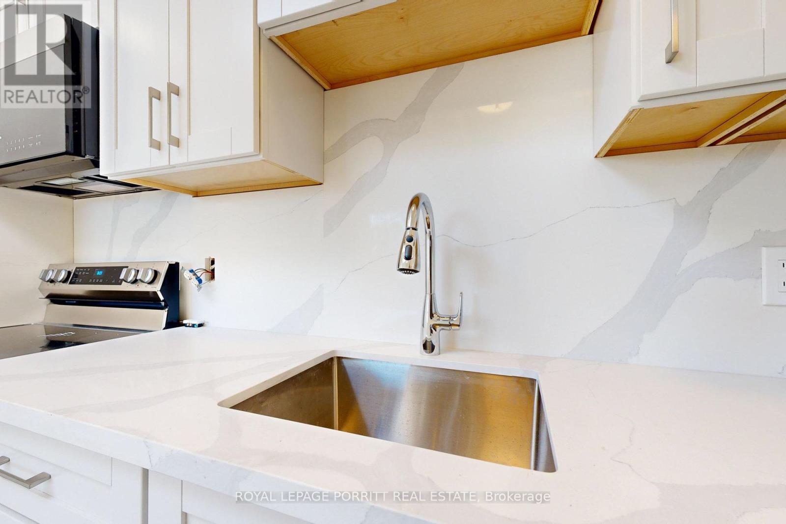 












3 - 3519 LAKE SHORE BOULEVARD W

,
Toronto,




Ontario
M8W1N5

