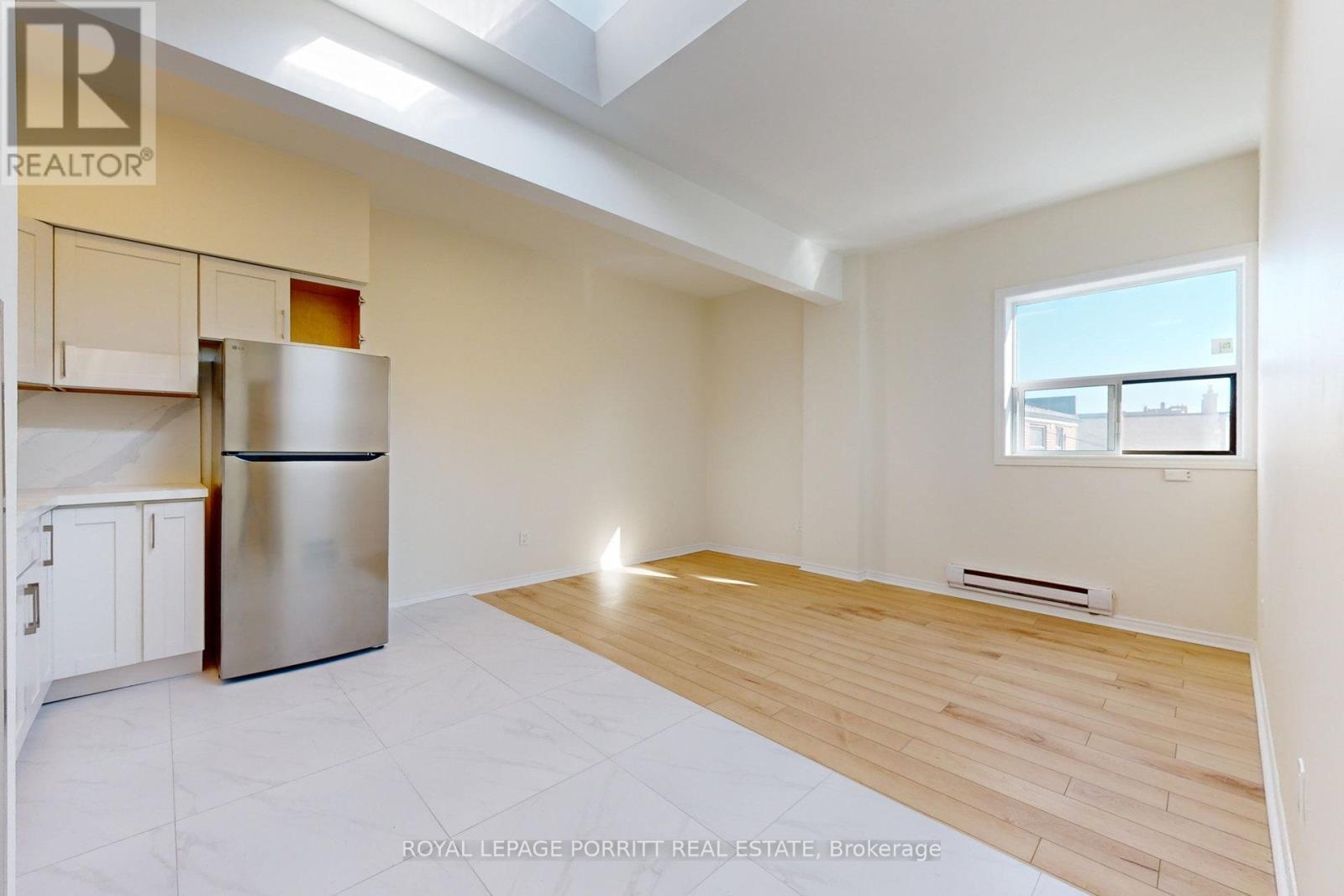 












3 - 3519 LAKE SHORE BOULEVARD W

,
Toronto,




Ontario
M8W1N5

