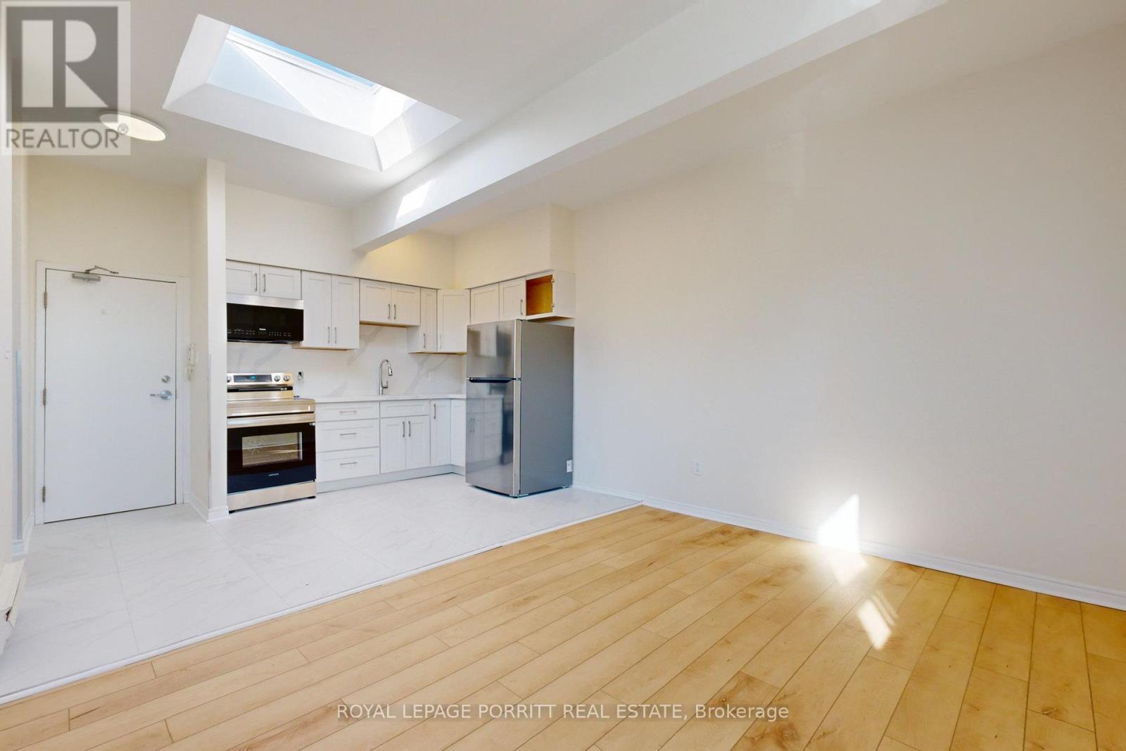 












3 - 3519 LAKE SHORE BOULEVARD W

,
Toronto,




Ontario
M8W1N5

