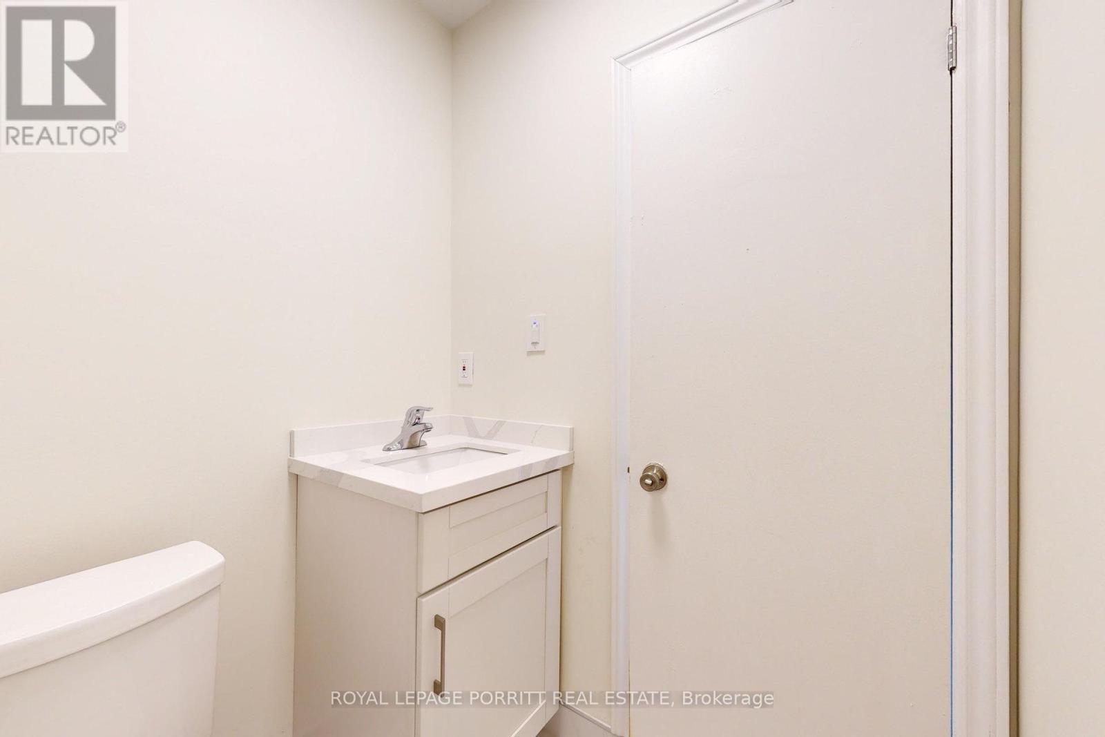 












3 - 3519 LAKE SHORE BOULEVARD W

,
Toronto,




Ontario
M8W1N5

