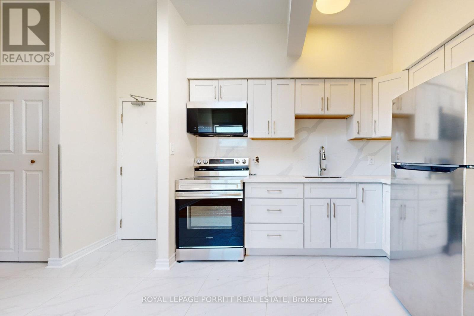 












3 - 3519 LAKE SHORE BOULEVARD W

,
Toronto,




Ontario
M8W1N5

