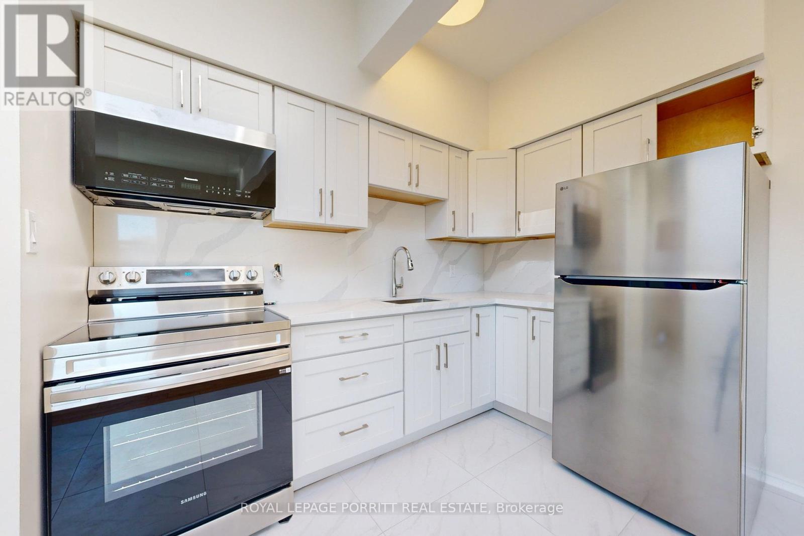 












3 - 3519 LAKE SHORE BOULEVARD W

,
Toronto,




Ontario
M8W1N5

