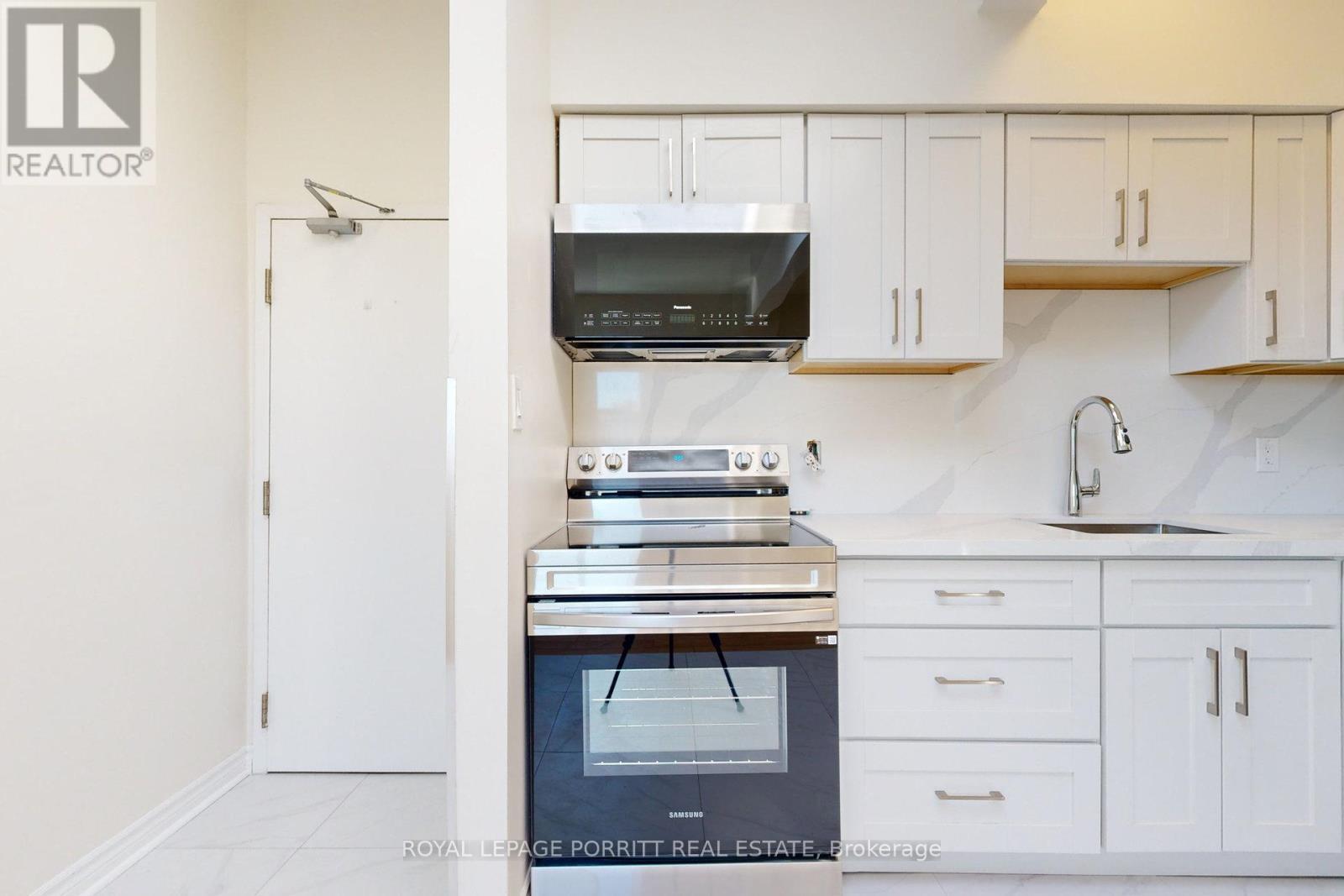 












3 - 3519 LAKE SHORE BOULEVARD W

,
Toronto,




Ontario
M8W1N5

