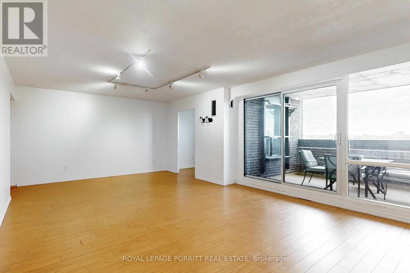 












1808 - 1535 LAKESHORE ROAD E

,
Mississauga,




Ontario
L5E3E2

