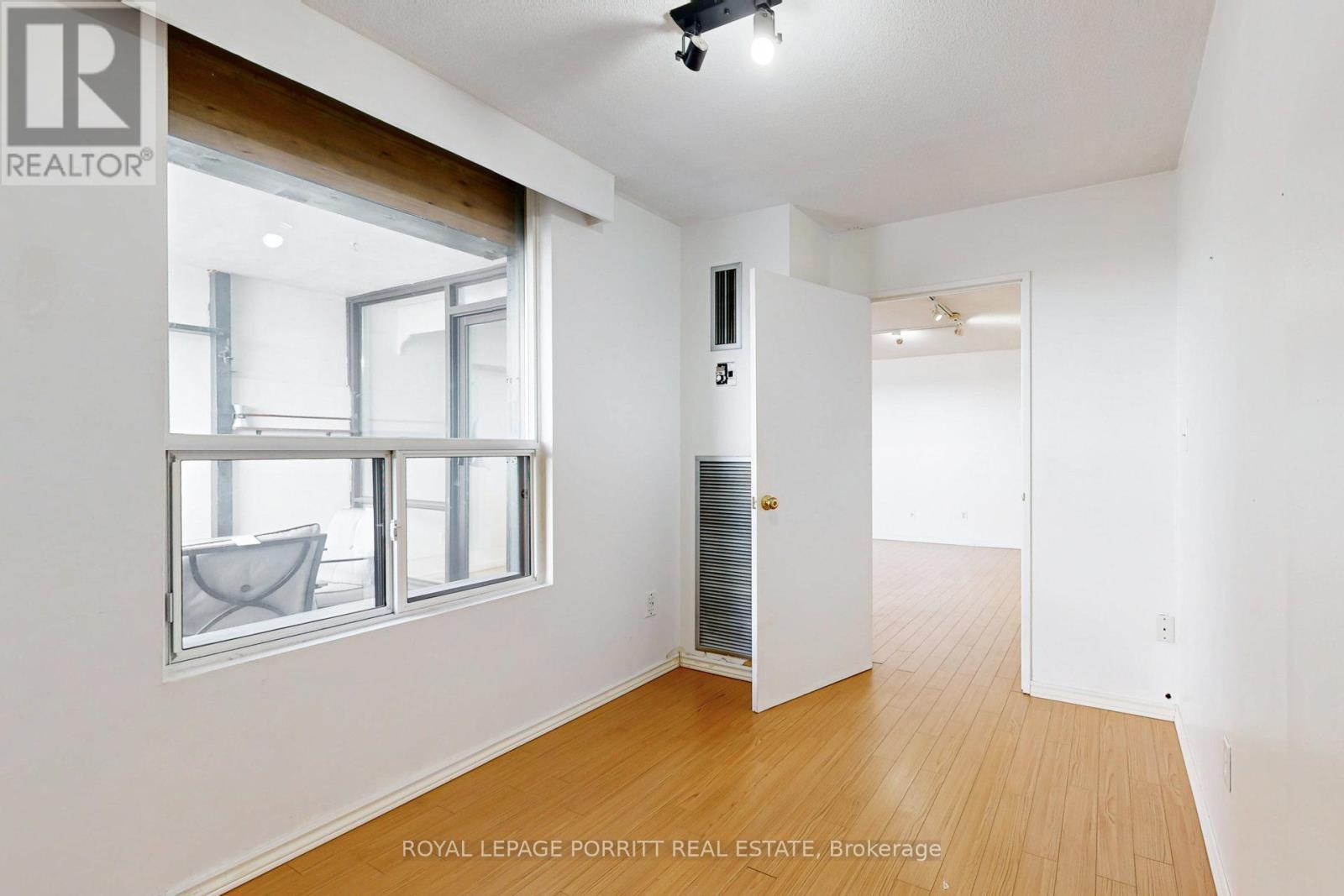 












1808 - 1535 LAKESHORE ROAD E

,
Mississauga,




Ontario
L5E3E2

