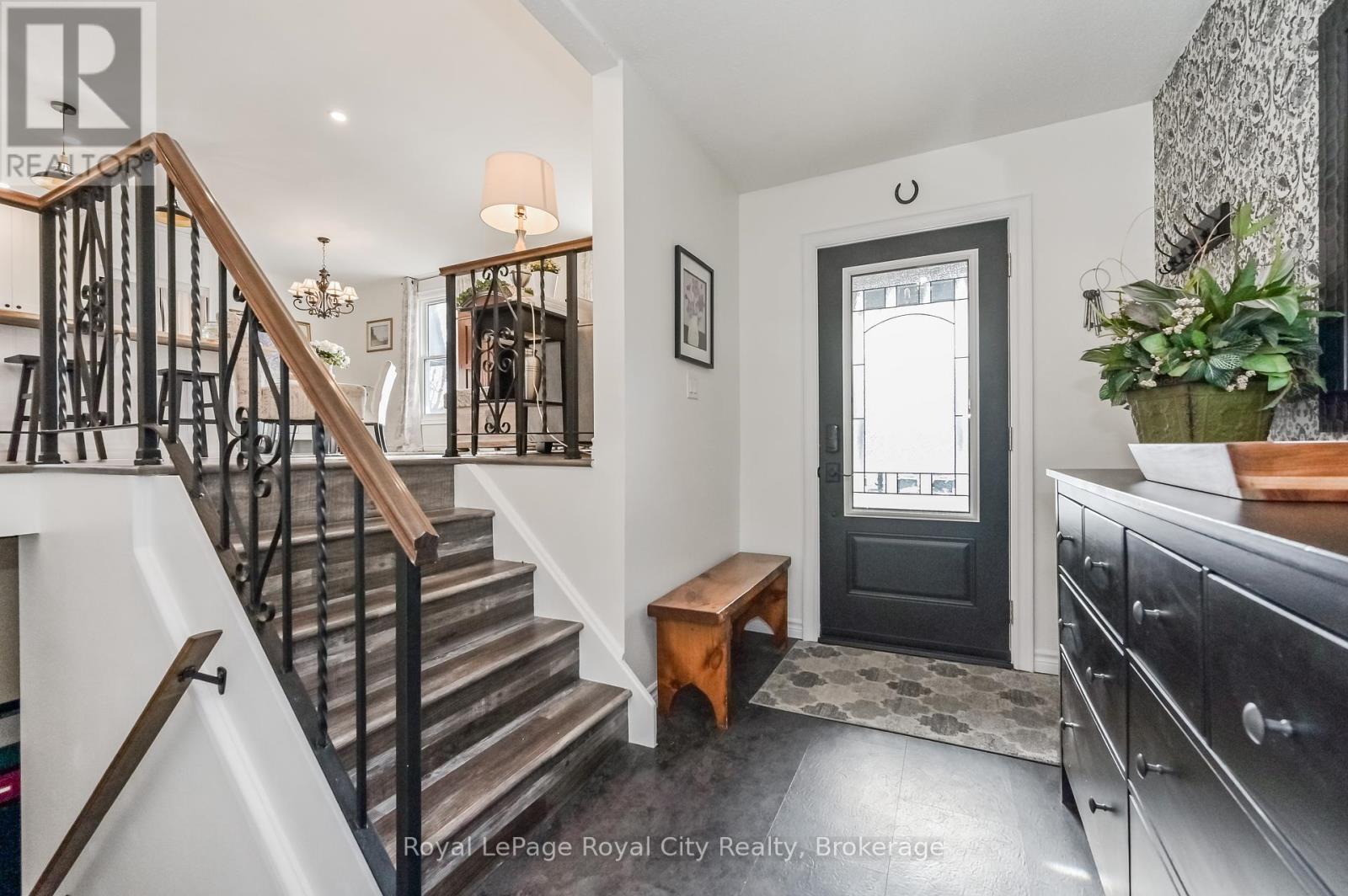 












18 ISLINGTON AVENUE

,
Guelph (Victoria North),




Ontario
N1E6K7


