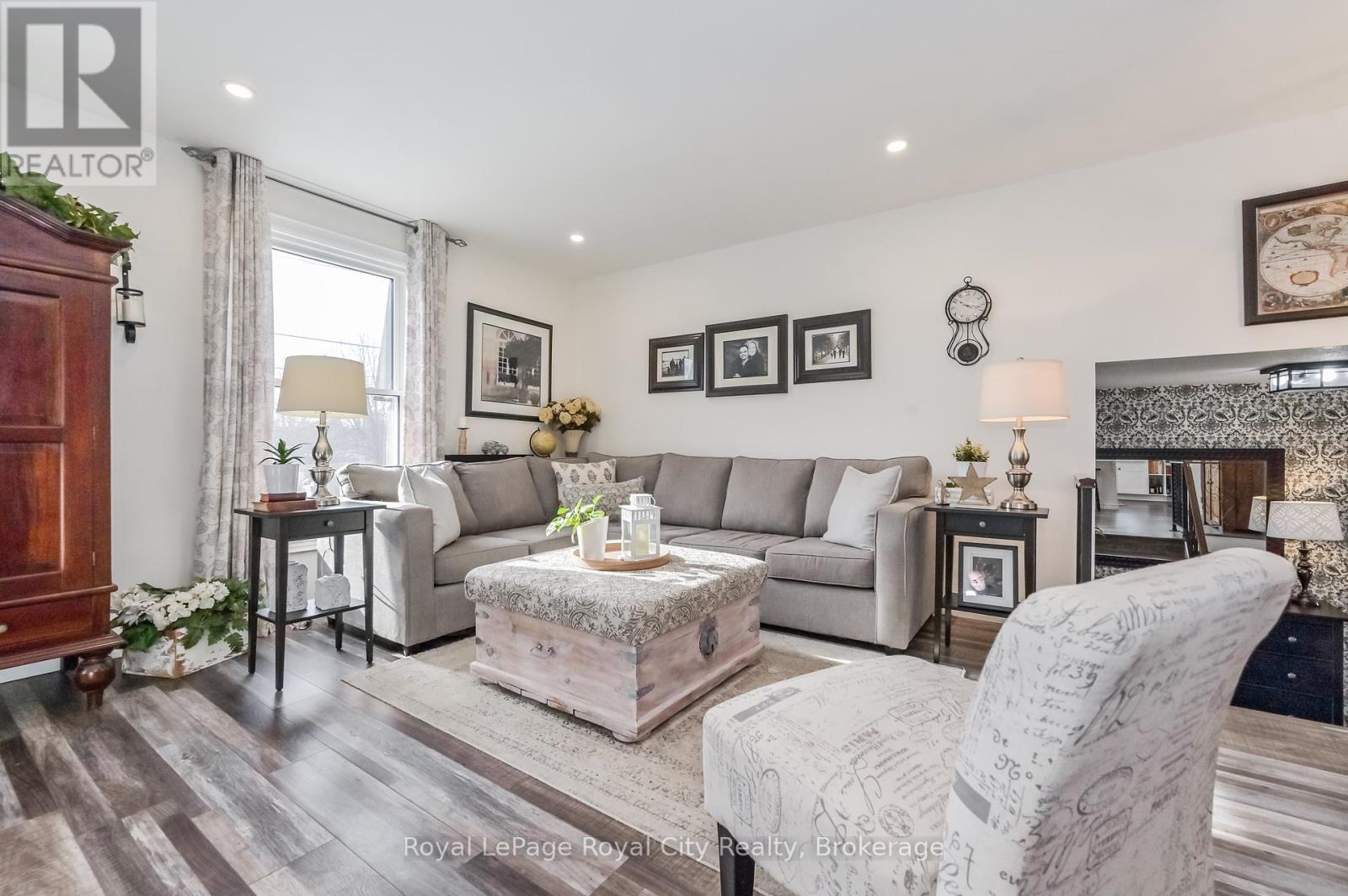 












18 ISLINGTON AVENUE

,
Guelph (Victoria North),




Ontario
N1E6K7

