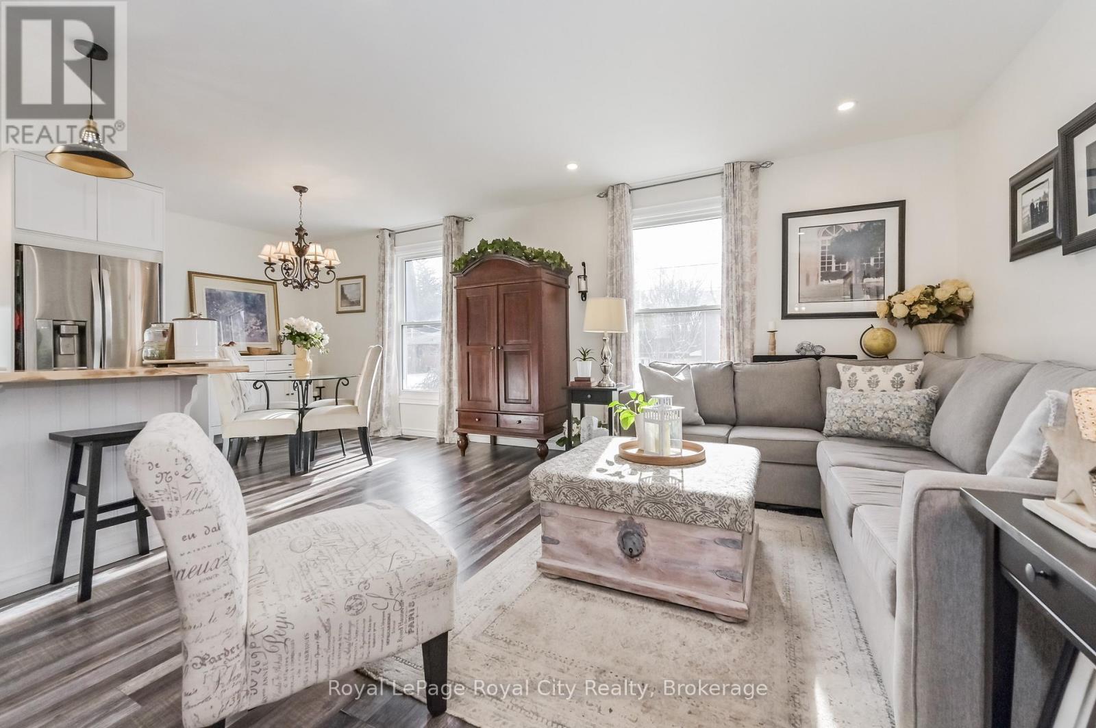 












18 ISLINGTON AVENUE

,
Guelph (Victoria North),




Ontario
N1E6K7

