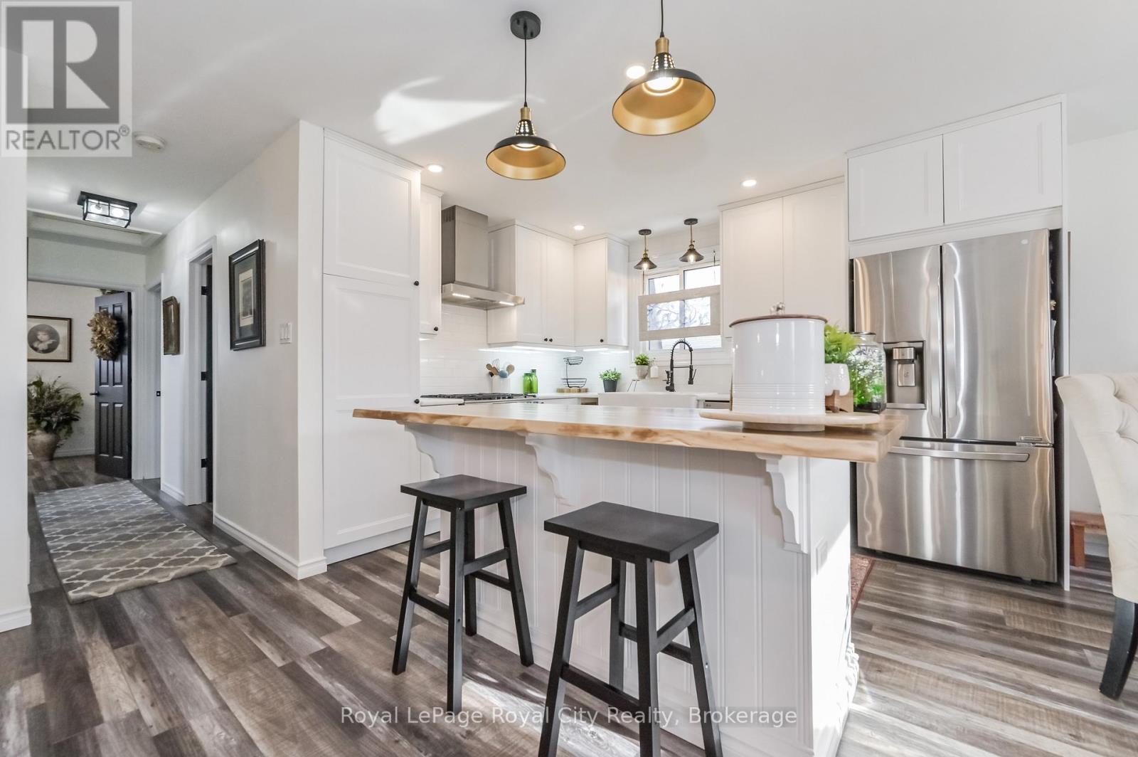 












18 ISLINGTON AVENUE

,
Guelph (Victoria North),




Ontario
N1E6K7

