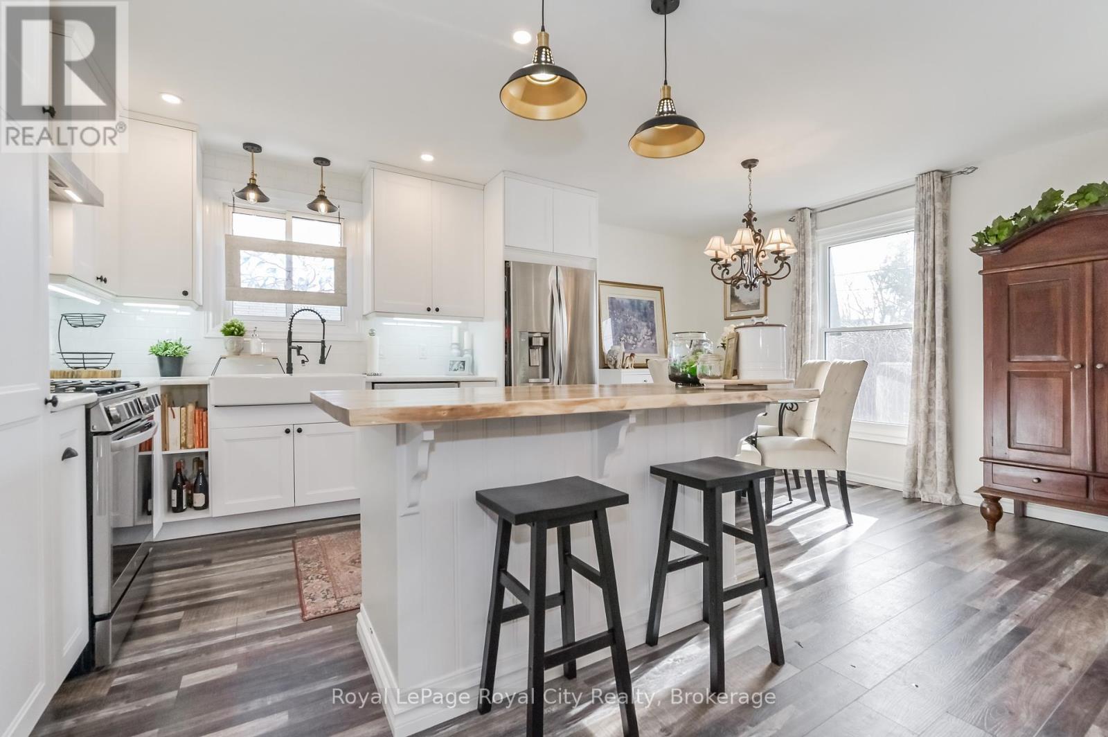 












18 ISLINGTON AVENUE

,
Guelph (Victoria North),




Ontario
N1E6K7

