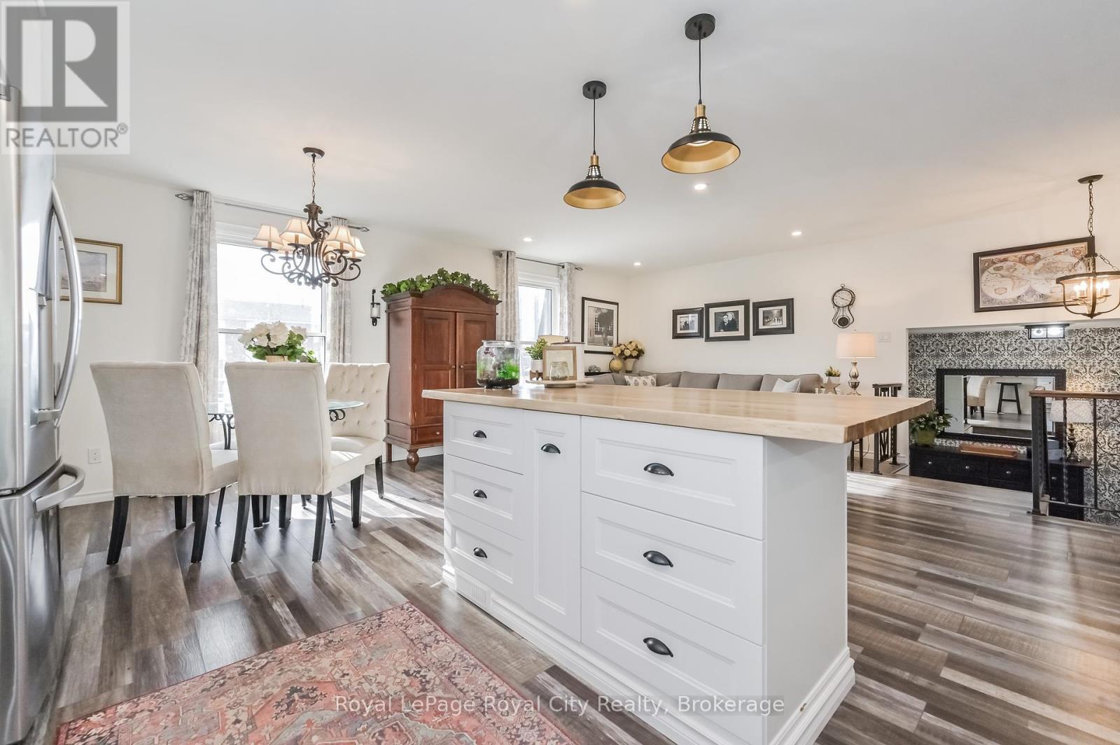 












18 ISLINGTON AVENUE

,
Guelph (Victoria North),




Ontario
N1E6K7


