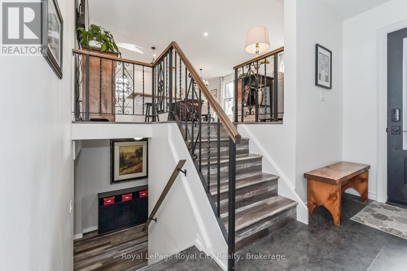 












18 ISLINGTON AVENUE

,
Guelph (Victoria North),




Ontario
N1E6K7

