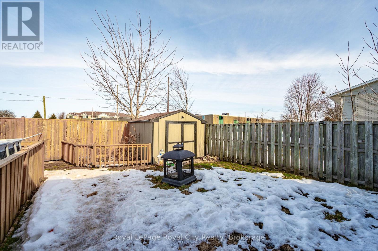 












18 ISLINGTON AVENUE

,
Guelph (Victoria North),




Ontario
N1E6K7

