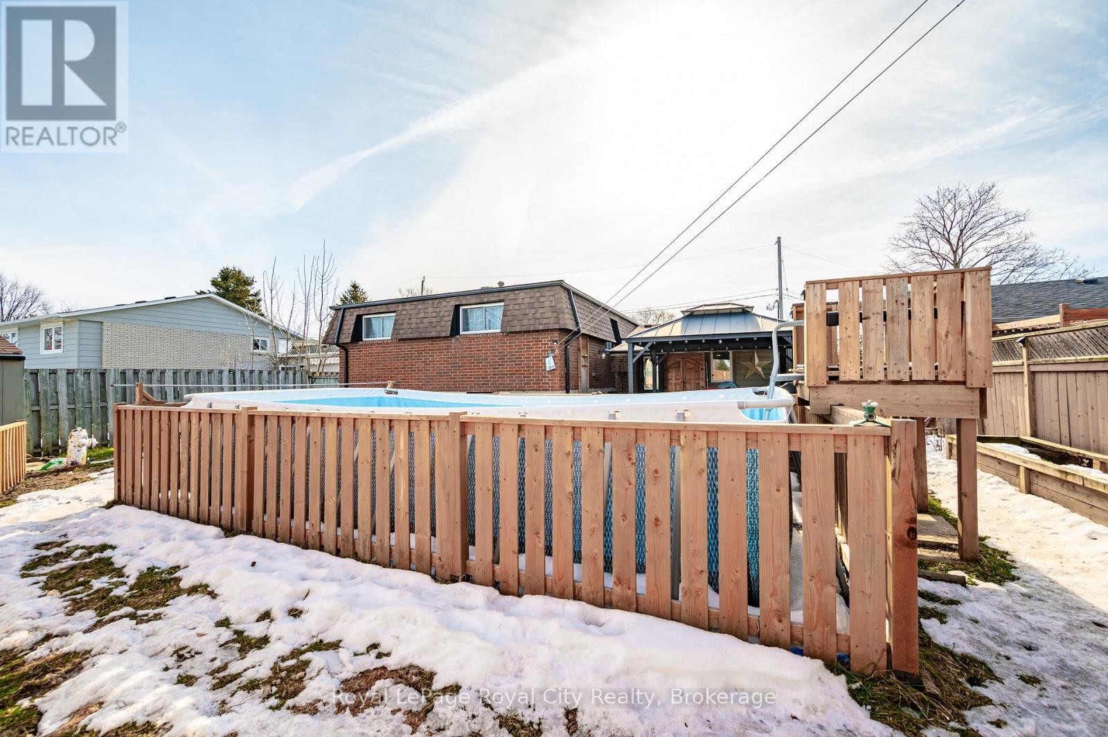












18 ISLINGTON AVENUE

,
Guelph (Victoria North),




Ontario
N1E6K7

