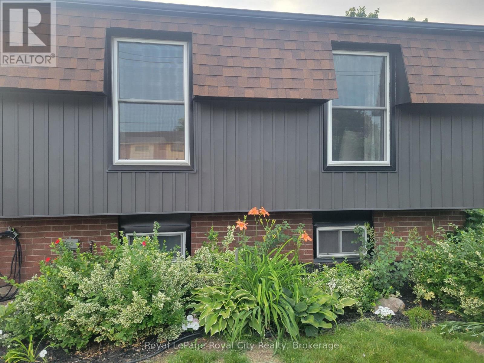 












18 ISLINGTON AVENUE

,
Guelph (Victoria North),




Ontario
N1E6K7


