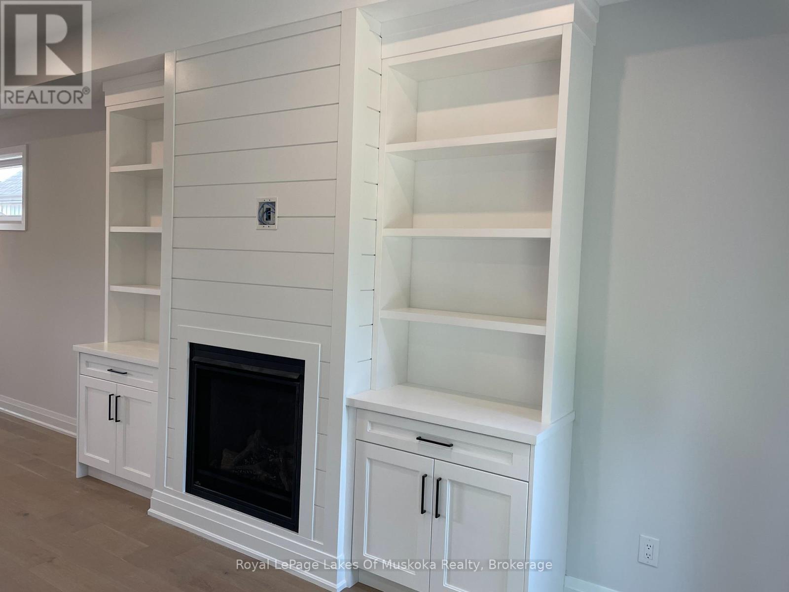 












132 BRANDON AVENUE

,
Severn (Coldwater),




Ontario
L0K1E0

