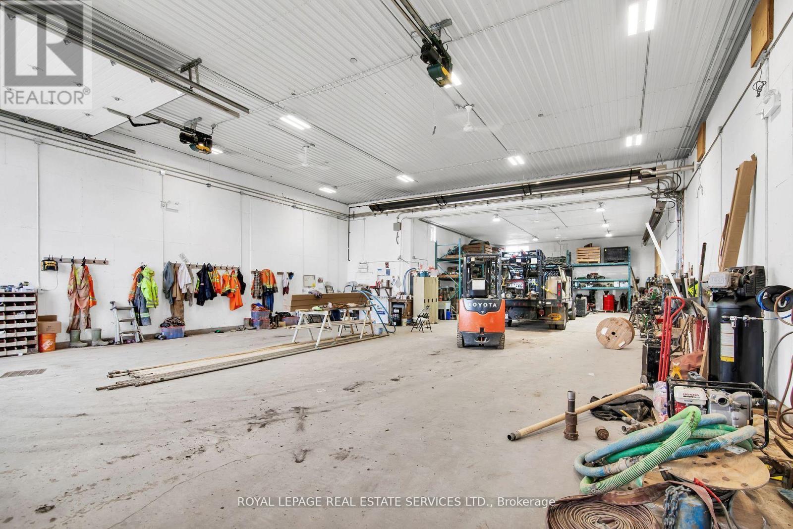 












197 WANDA STREET

,
Bradford West Gwillimbury,







Ontario
L3Z4B9

