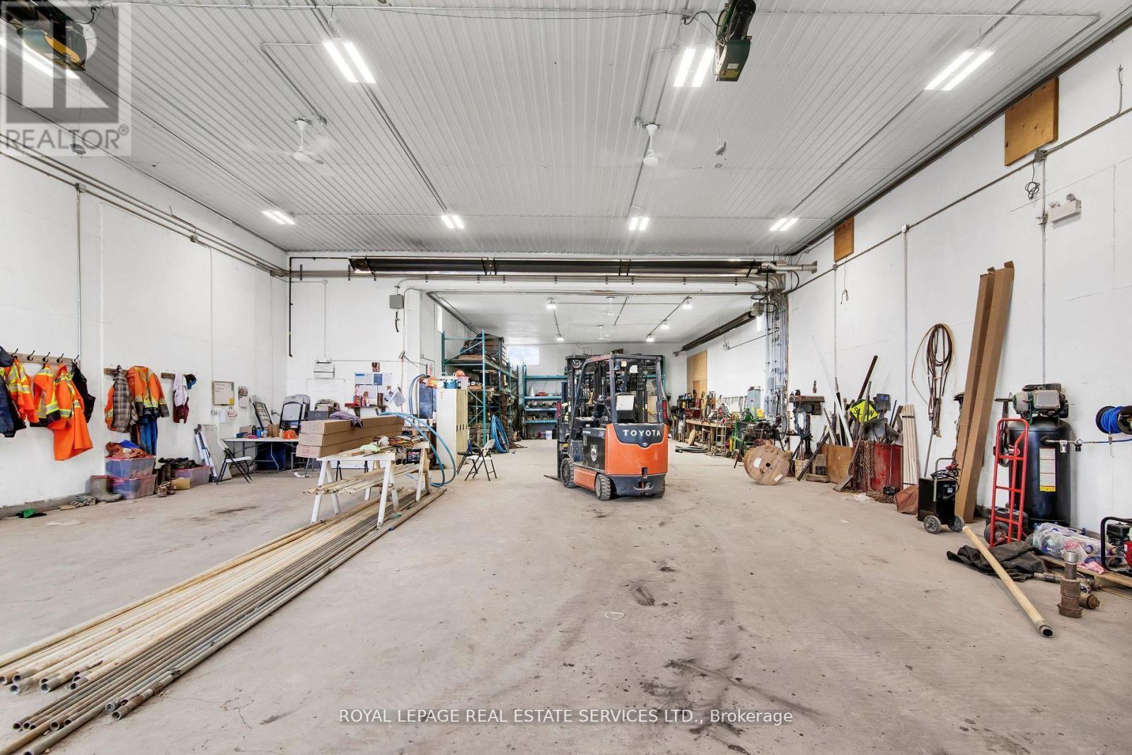 












197 WANDA STREET

,
Bradford West Gwillimbury,







Ontario
L3Z4B9

