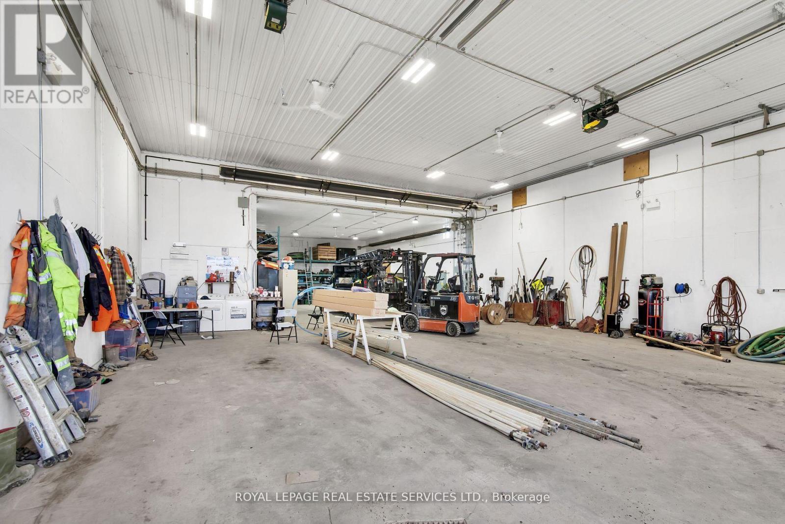 












197 WANDA STREET

,
Bradford West Gwillimbury,







Ontario
L3Z4B9

