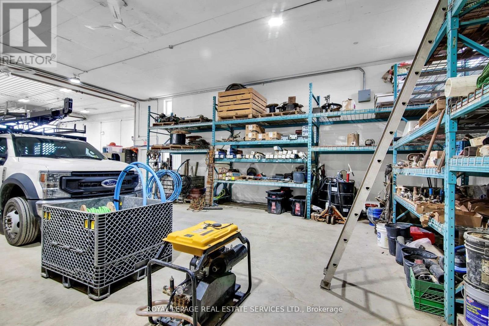 












197 WANDA STREET

,
Bradford West Gwillimbury,







Ontario
L3Z4B9

