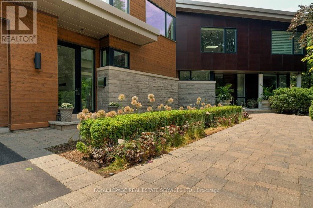 












1104 BALMORAL PLACE

,
Oakville,




Ontario
L6J2C9

