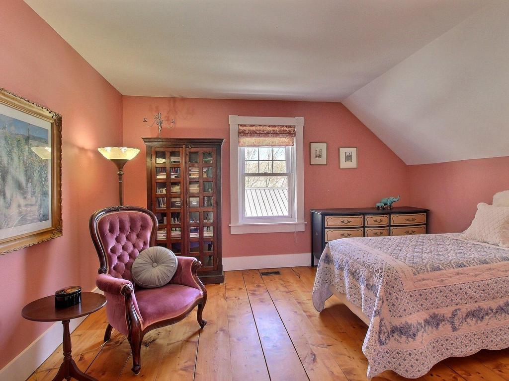 









18


Rue Meadow

,
Hatley - Municipalité,




QC
J0B4B0

