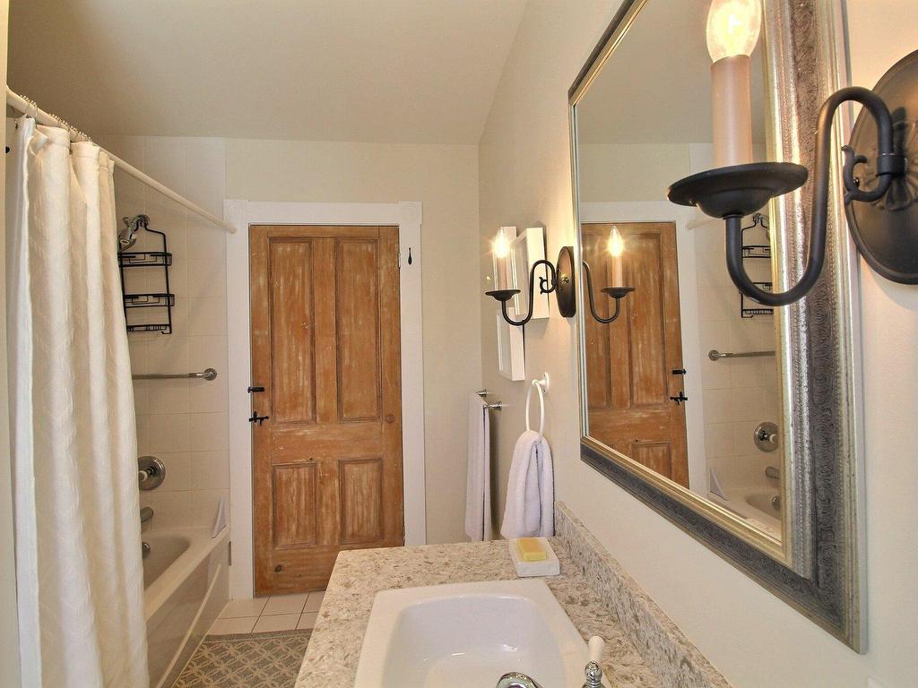 









18


Rue Meadow

,
Hatley - Municipalité,




QC
J0B4B0

