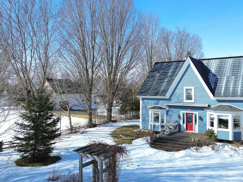 









18


Rue Meadow

,
Hatley - Municipalité,




QC
J0B4B0


