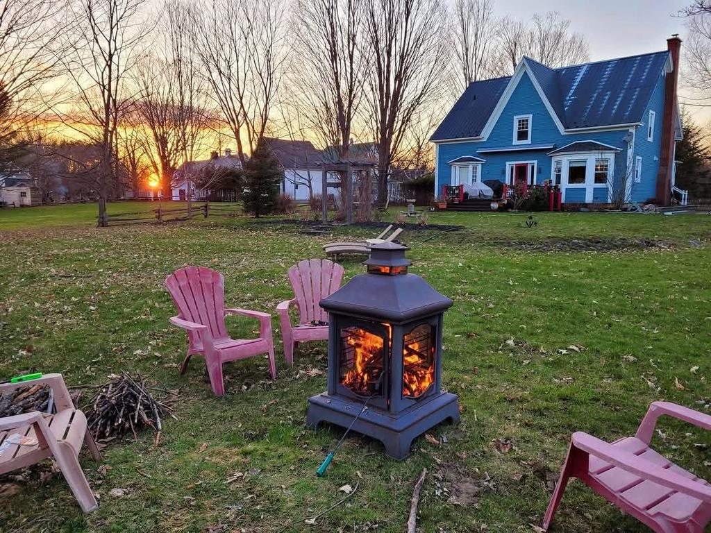 









18


Rue Meadow

,
Hatley - Municipalité,




QC
J0B4B0


