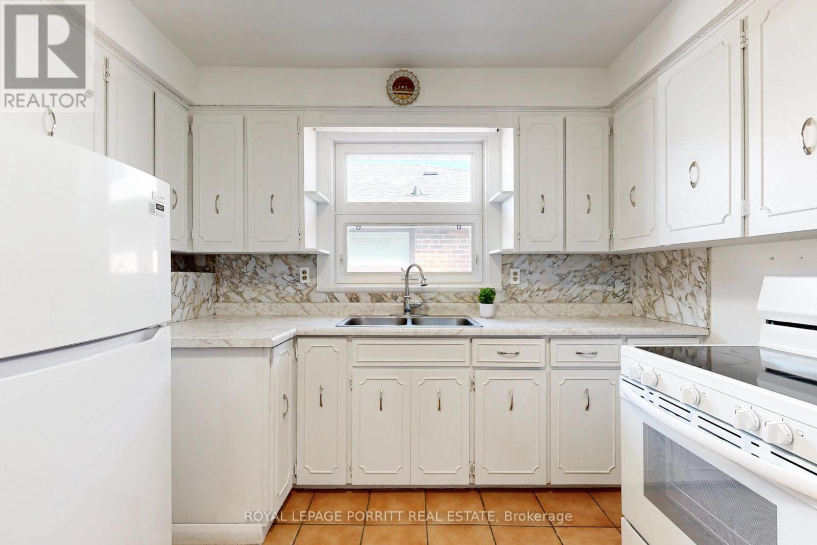 












31 BADGER DRIVE

,
Toronto,




Ontario
M8Z2M8

