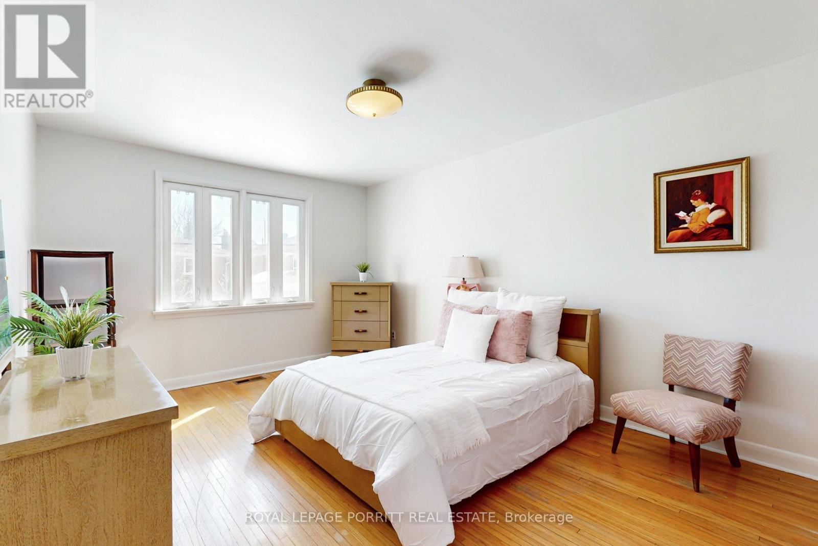 












31 BADGER DRIVE

,
Toronto,




Ontario
M8Z2M8

