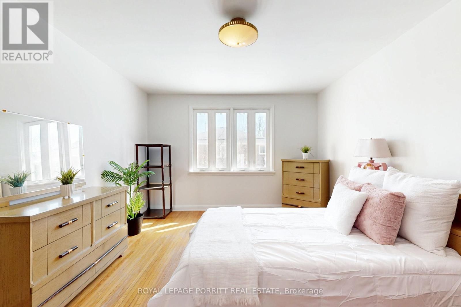 












31 BADGER DRIVE

,
Toronto,




Ontario
M8Z2M8

