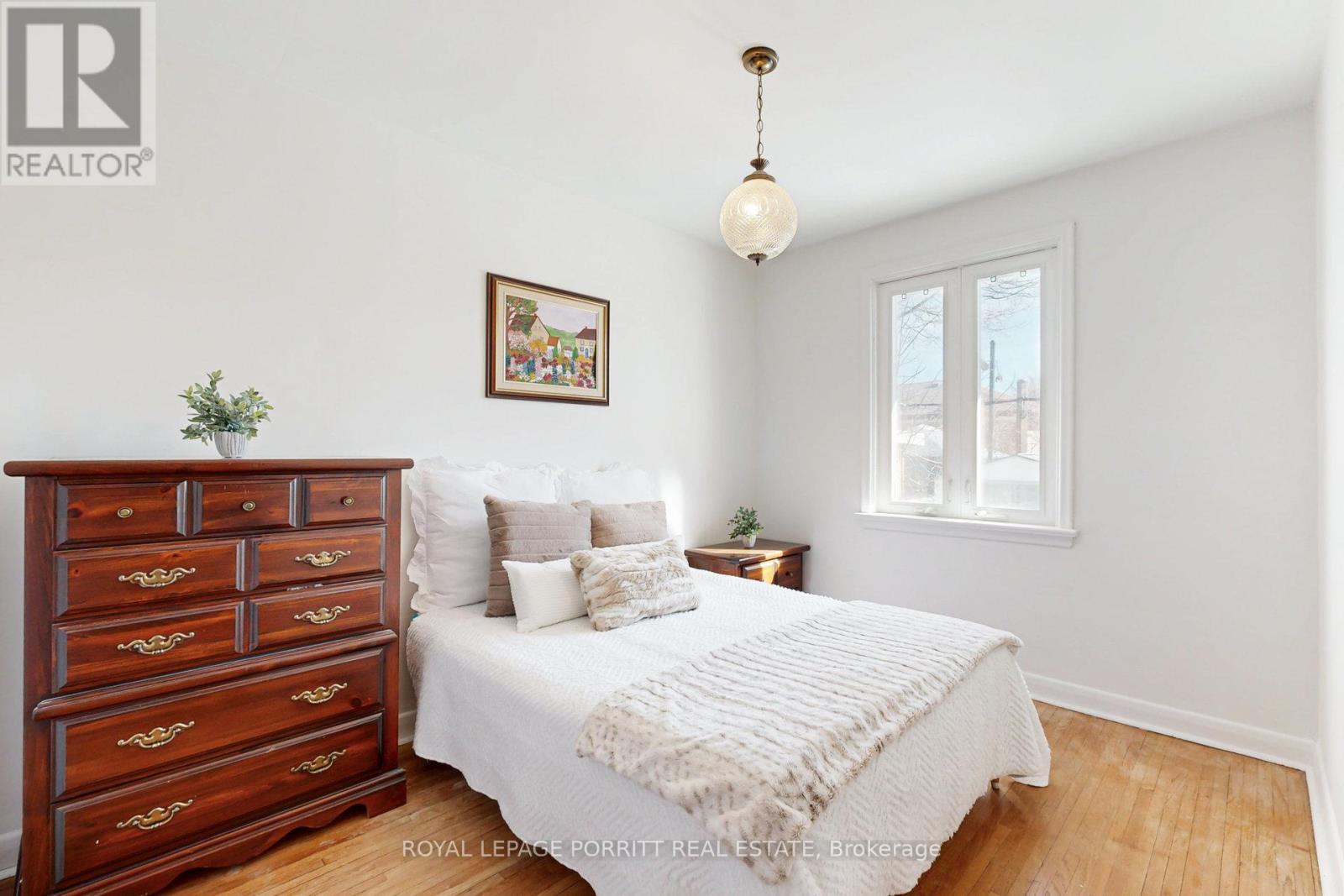 












31 BADGER DRIVE

,
Toronto,




Ontario
M8Z2M8

