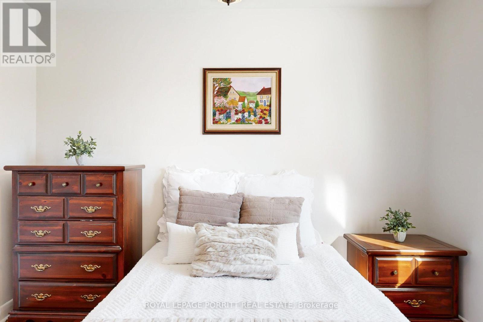 












31 BADGER DRIVE

,
Toronto,




Ontario
M8Z2M8

