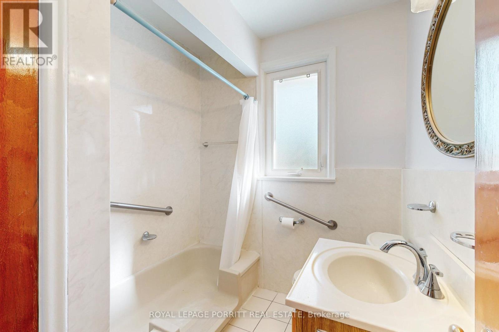 












31 BADGER DRIVE

,
Toronto,




Ontario
M8Z2M8

