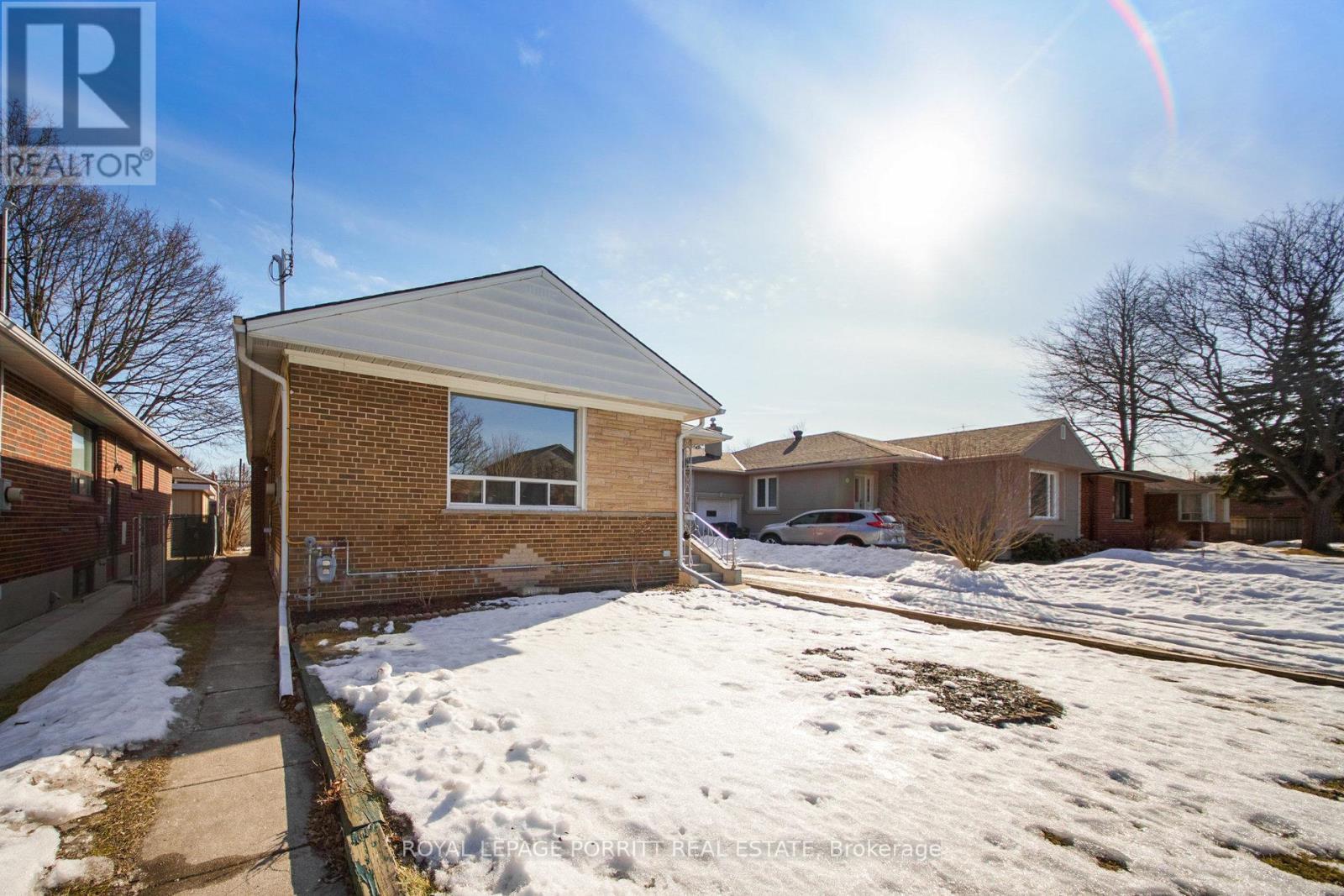 












31 BADGER DRIVE

,
Toronto,




Ontario
M8Z2M8


