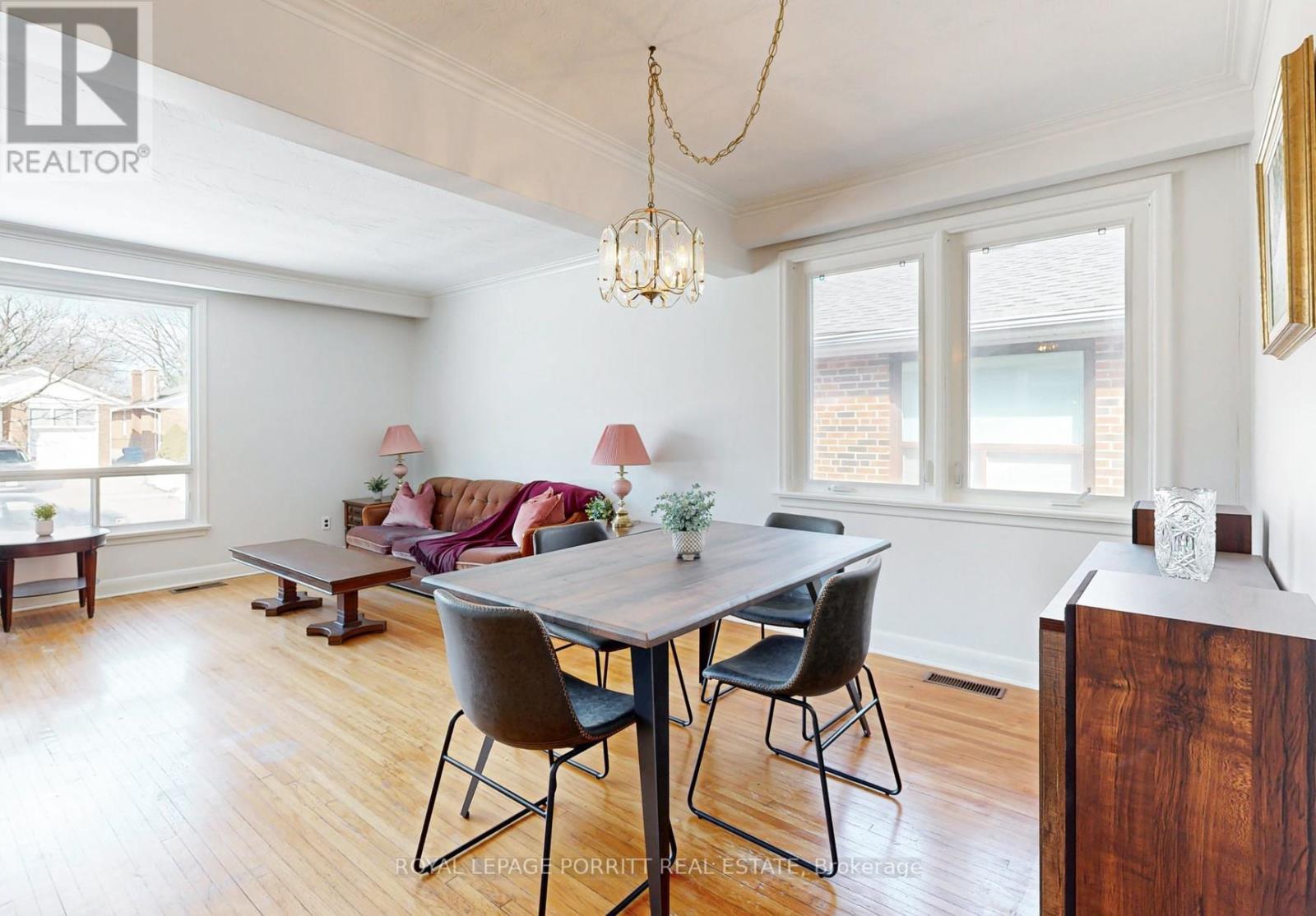 












31 BADGER DRIVE

,
Toronto,




Ontario
M8Z2M8


