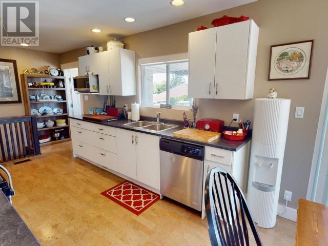 












4621 MANSON AVE

,
Powell River,




British Columbia
V8A3N3

