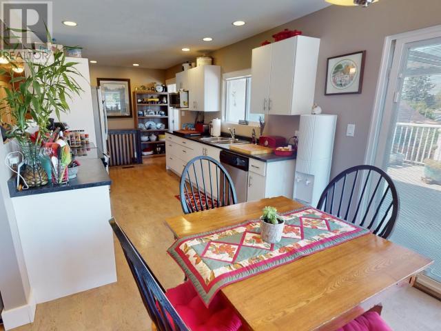 












4621 MANSON AVE

,
Powell River,




British Columbia
V8A3N3

