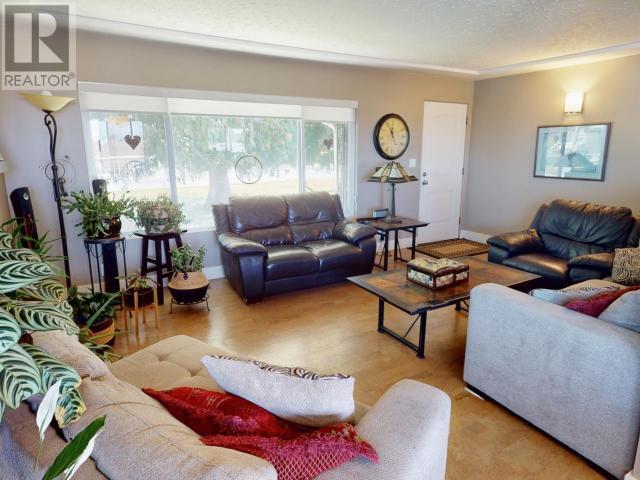 












4621 MANSON AVE

,
Powell River,




British Columbia
V8A3N3

