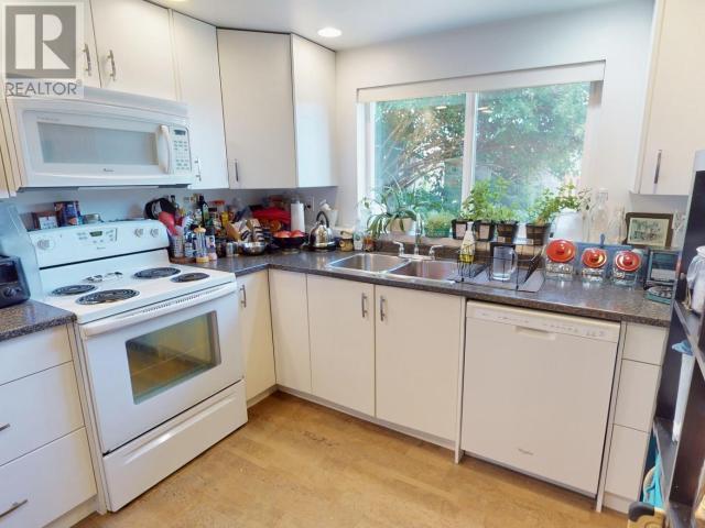 












4621 MANSON AVE

,
Powell River,




British Columbia
V8A3N3

