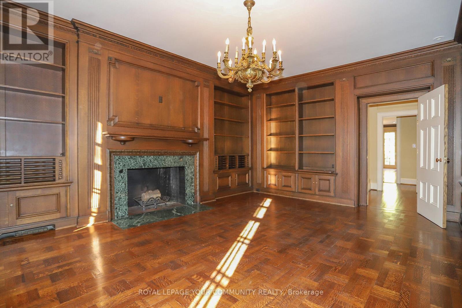












7 ROSEMARY LANE

,
Toronto,




Ontario
M5P3E7

