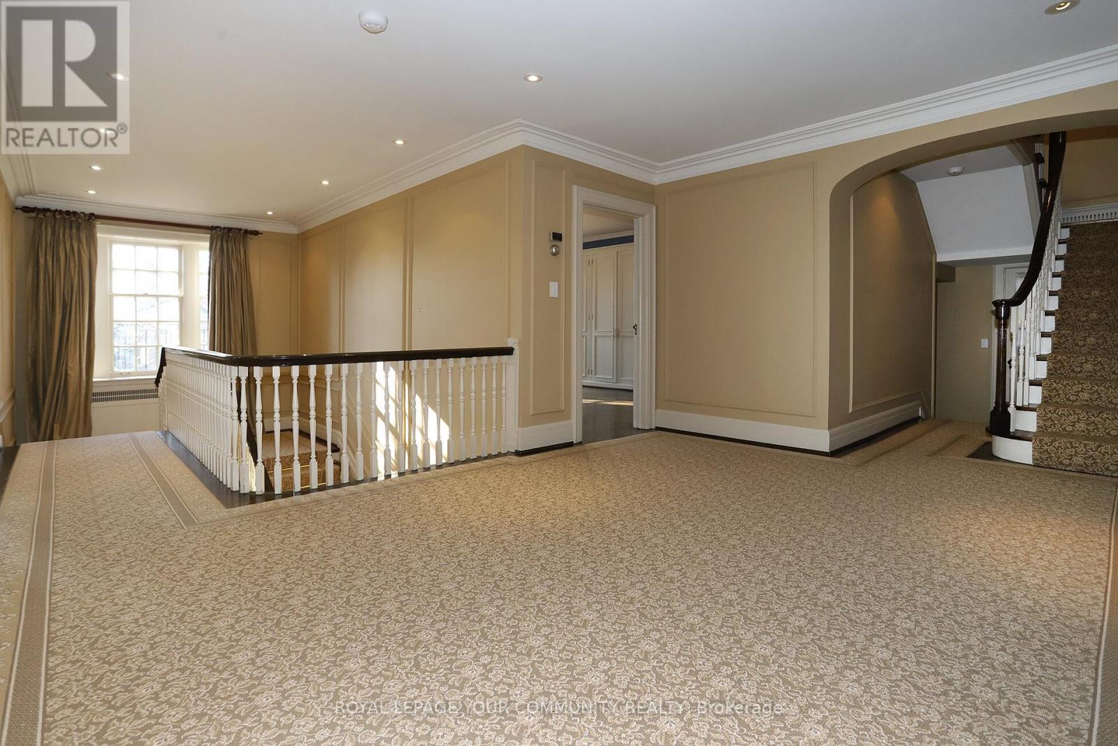












7 ROSEMARY LANE

,
Toronto,




Ontario
M5P3E7

