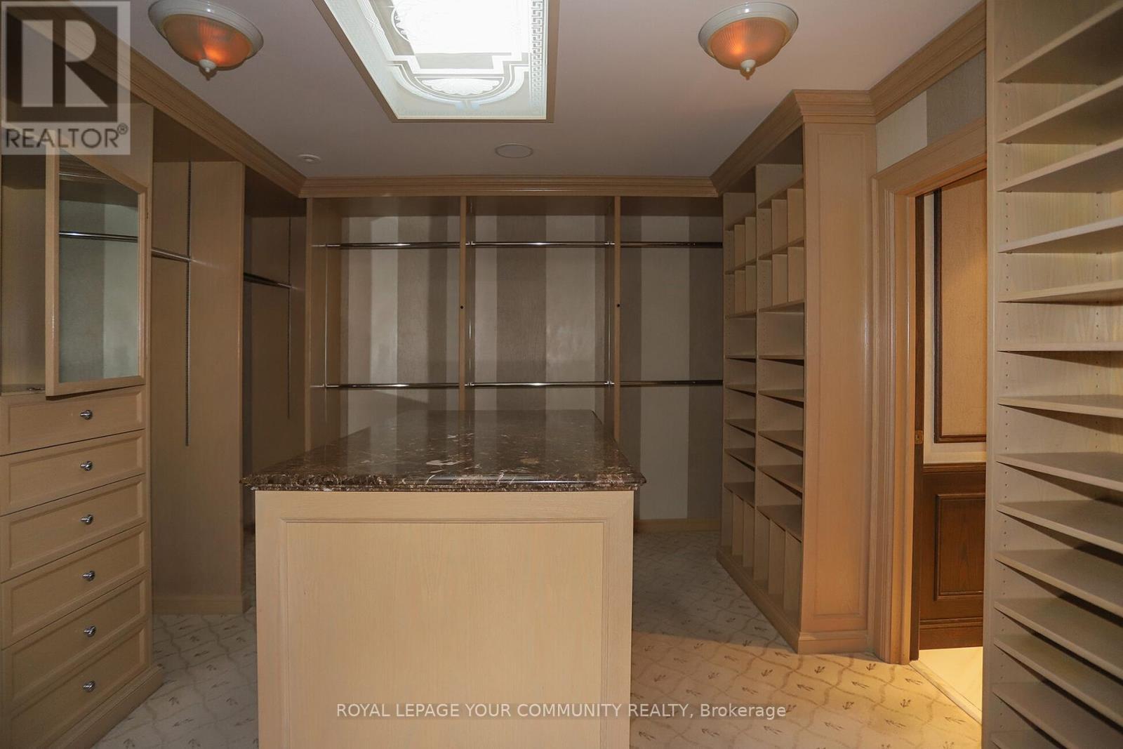 












7 ROSEMARY LANE

,
Toronto,




Ontario
M5P3E7

