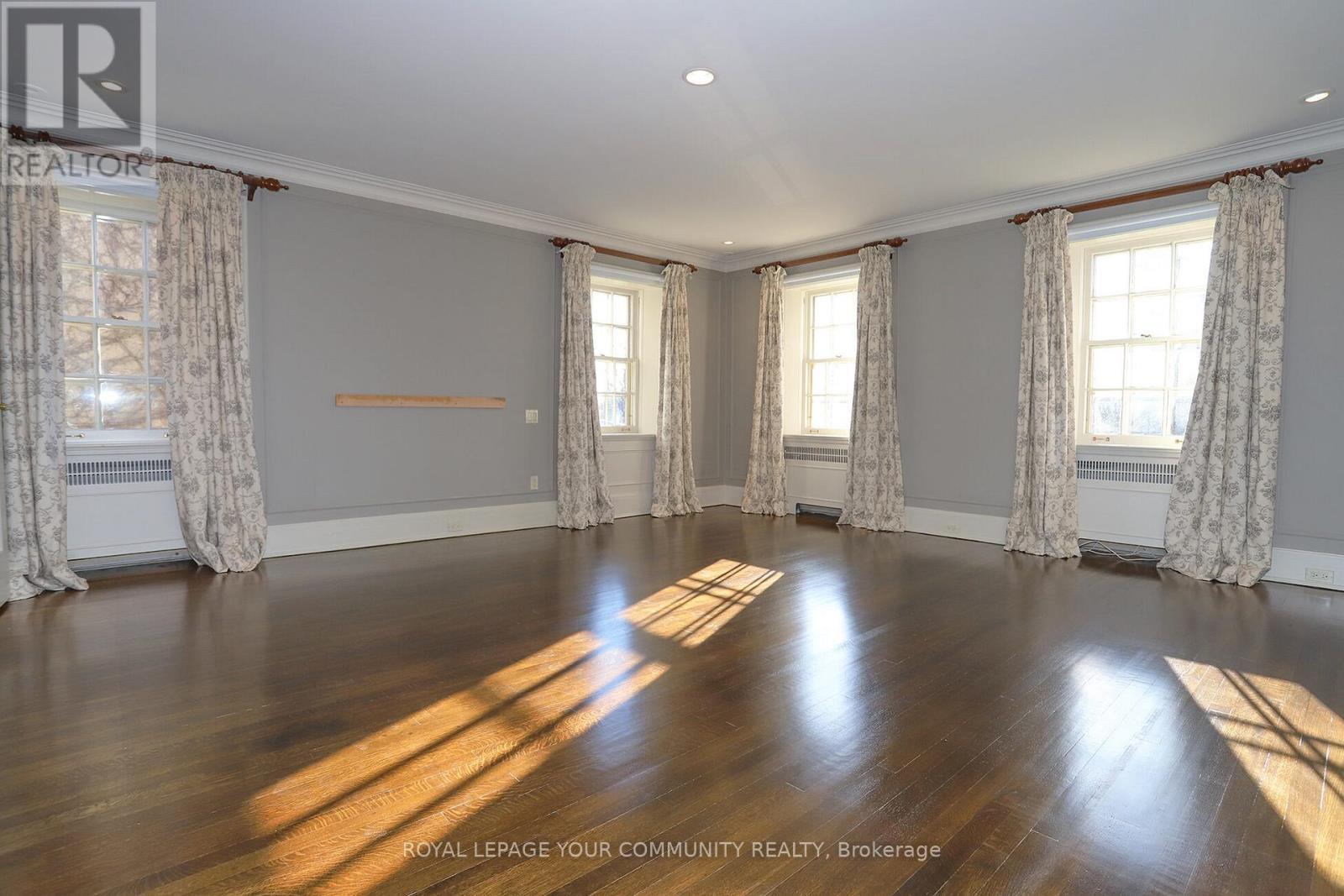 












7 ROSEMARY LANE

,
Toronto,




Ontario
M5P3E7

