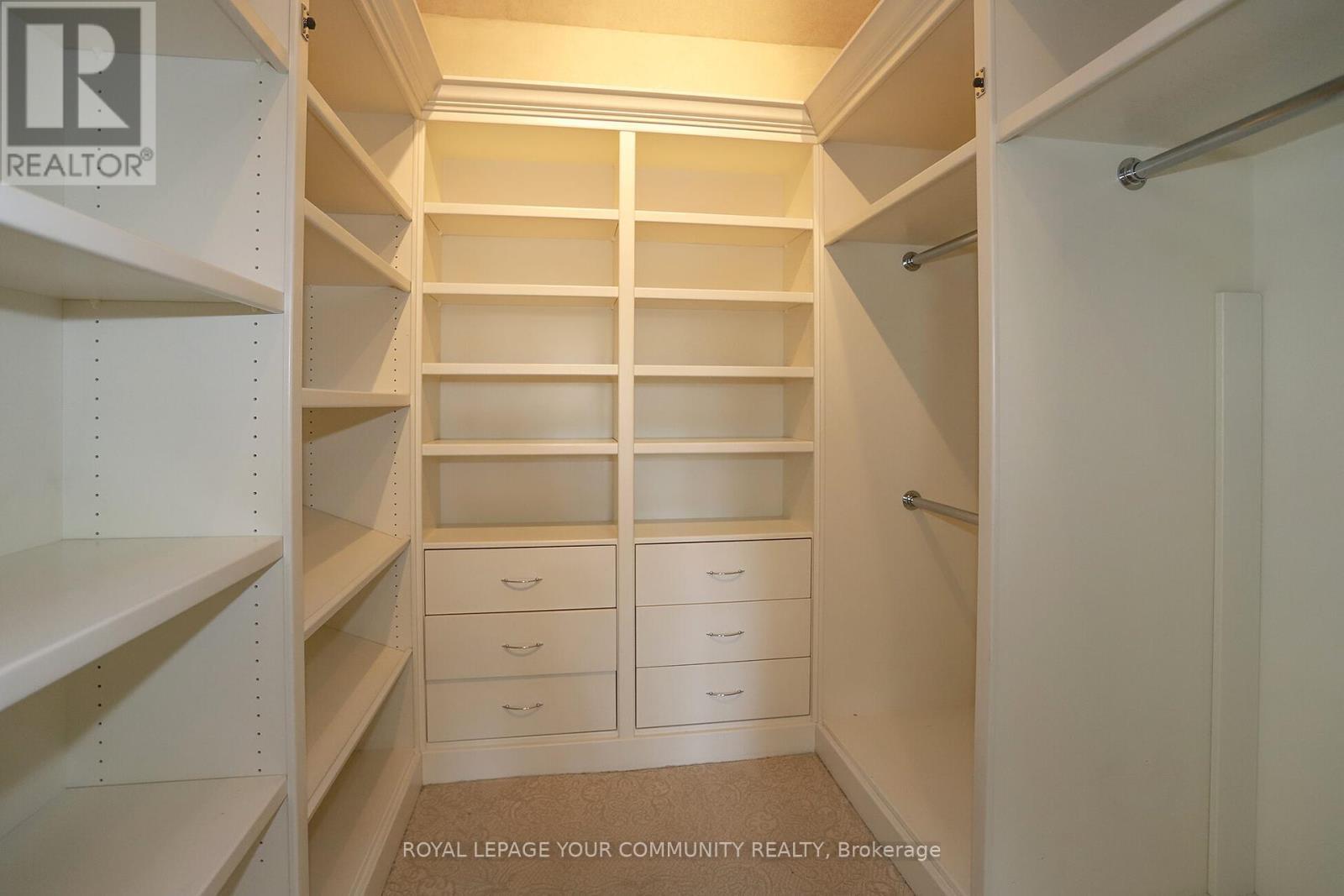 












7 ROSEMARY LANE

,
Toronto,




Ontario
M5P3E7

